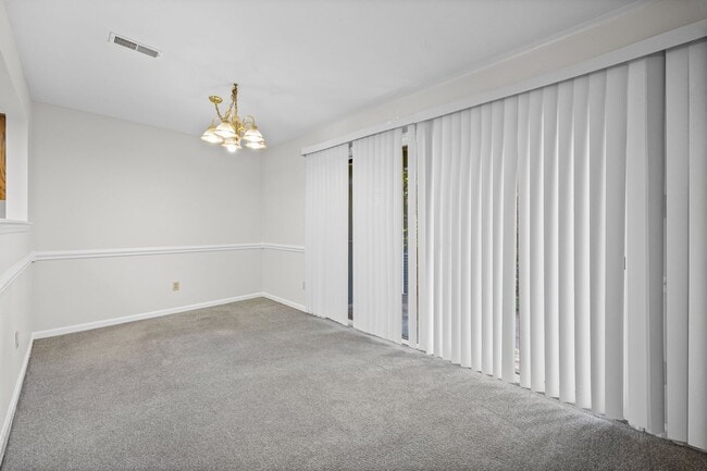 Building Photo - Light and bright 2-primary suite, 2-bath condo in Firethorne of Charlotte.