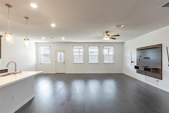 Building Photo - 204 Caisson Trl