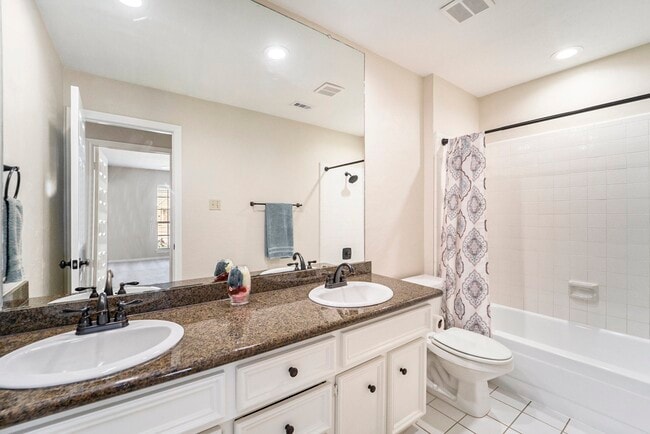 Building Photo - 15214 Park Estates Ln