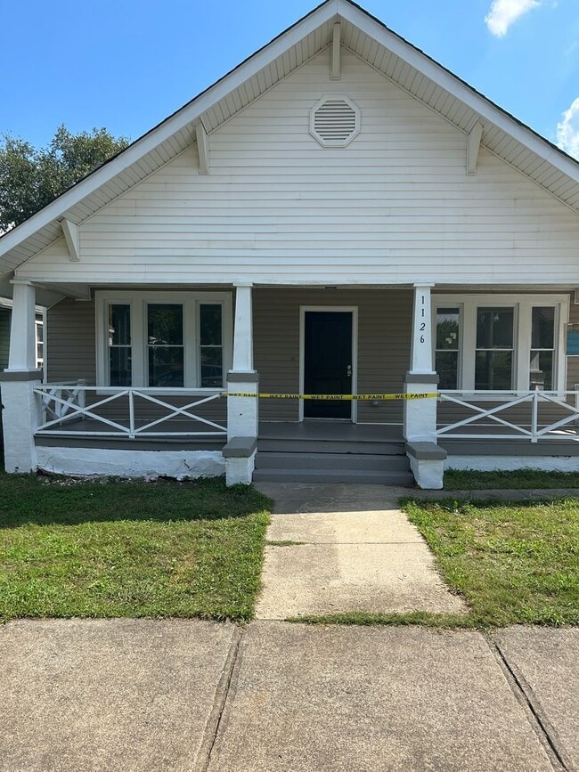 Primary Photo - 1126 NE 25th St