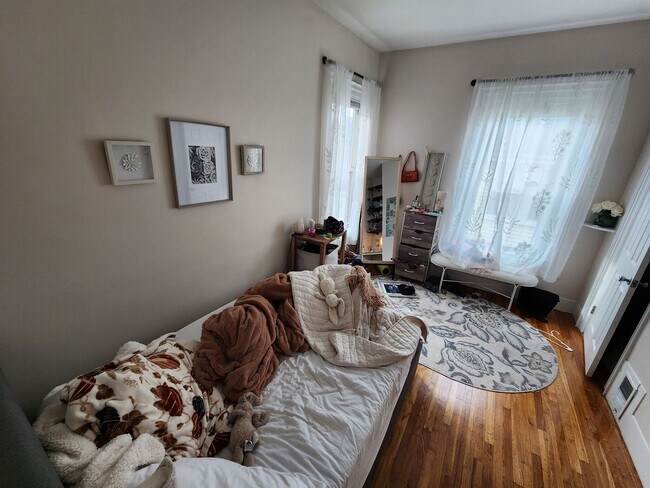 Building Photo - Top-notch and Unique apartment