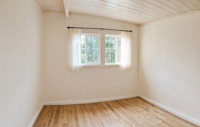 Building Photo - 1670 Seacoast Dr