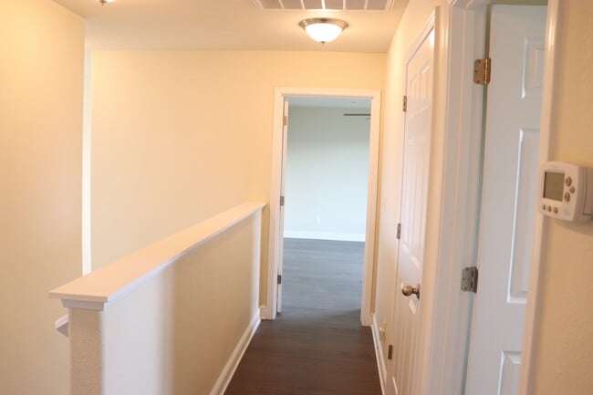 Building Photo - 864 Pinewood Ave