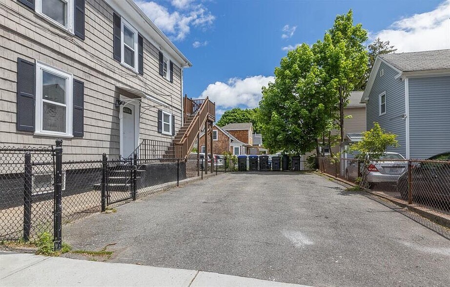 Building Photo - 205 Ives St