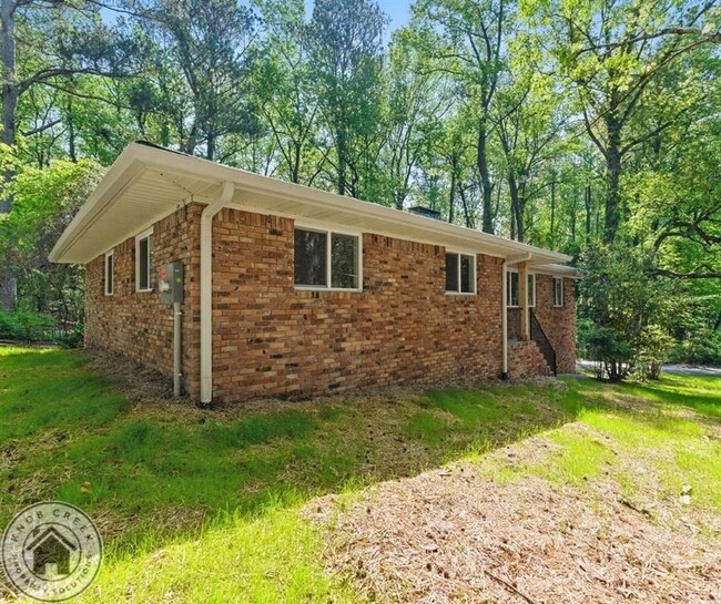 Building Photo - 1969 Anderson Dr SE