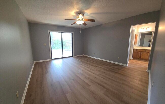 Building Photo - 3929 Balsam Dr