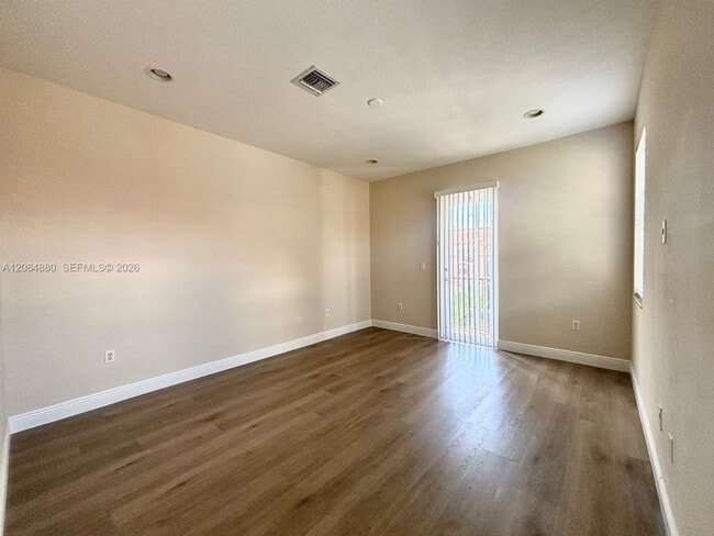 Building Photo - 6965 Julia Gardens Dr