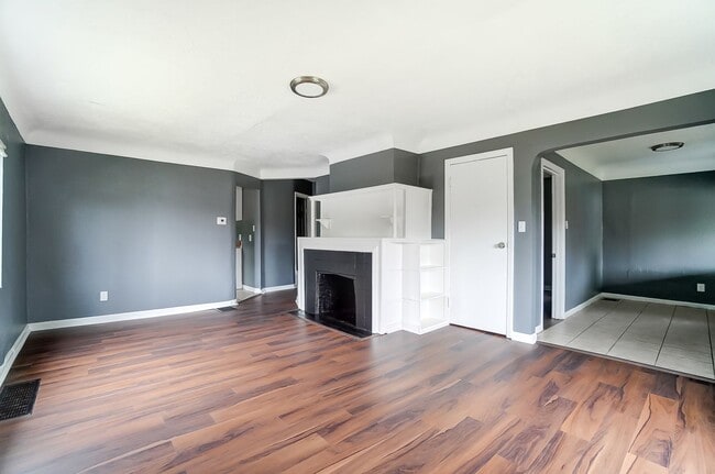 Building Photo - Two Bedroom, Two Bath in Dayton!