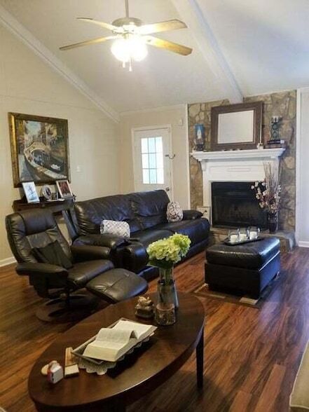 Building Photo - 3521 Hilltop Dr