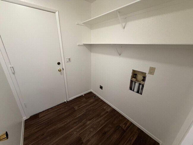 Building Photo - Cute 3 Bedroom Home in Sparks!