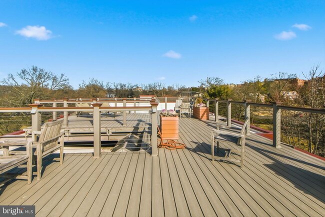 Building Photo - 3051 Idaho Ave NW