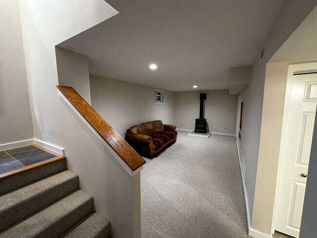 Building Photo - 4 Bed, 3 Bath Home in Hailey, Idaho with Beautiful Mountain Views