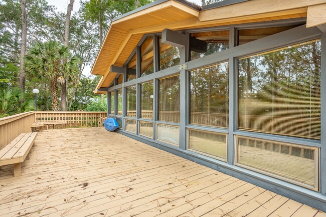 Building Photo - Wakulla River Retreat Vacation Rental