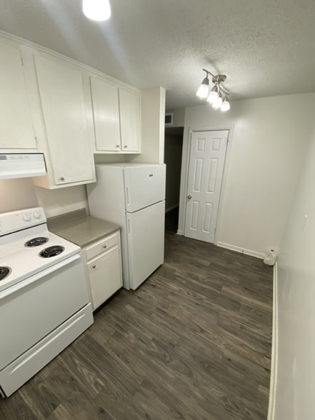 Building Photo - 1005 Hickory Hill Ln