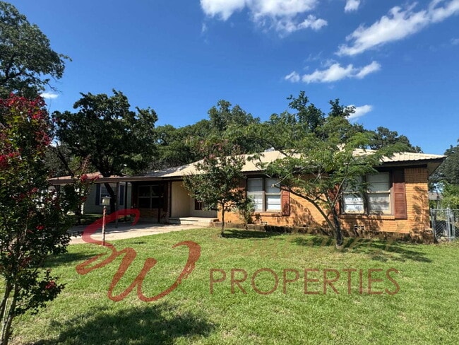 Primary Photo - 4 bedroom 2 bath, great neighborhood! One ...