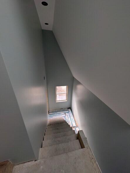 Building Photo - 132 Narrows Rd