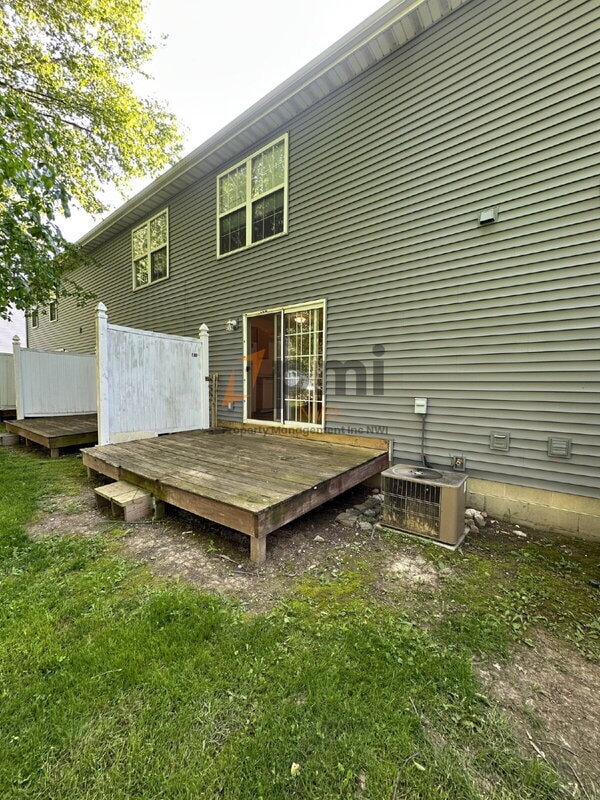 Building Photo - 678 Dearborn Rd