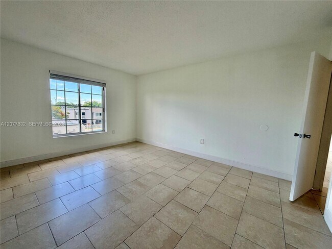 Building Photo - 4920 NW 79th Ave