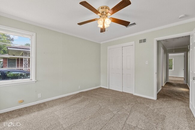 Building Photo - Check Out this 3 bed 2 bath