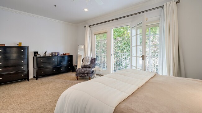 Building Photo - 2025 S Beverly Glen Blvd