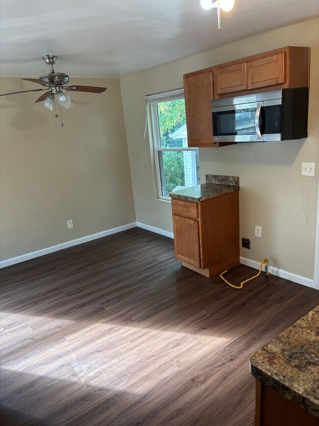 Building Photo - Euclid 2 Bedroom