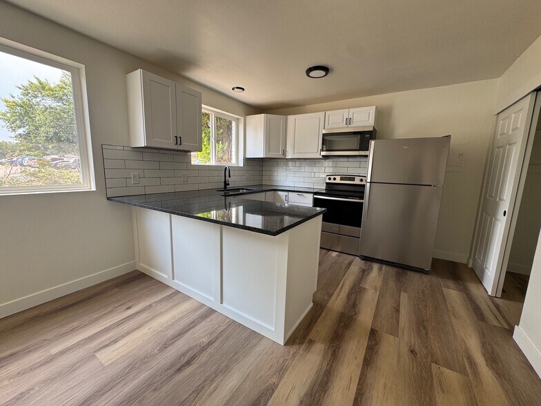 Primary Photo - 804 Meeker St