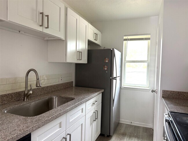 Building Photo - 200 Hill St