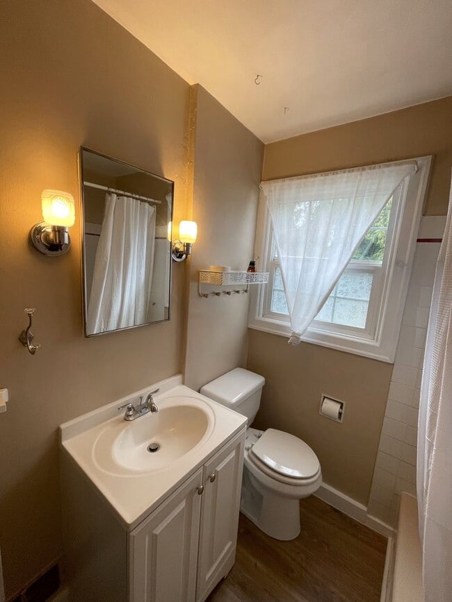 Building Photo - Renovated 3 Bed, 2 Bath House with Large Yard