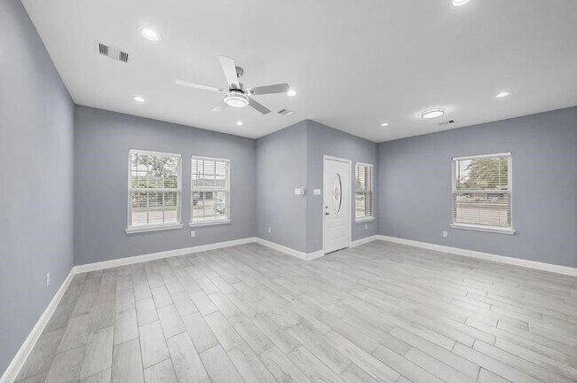 Building Photo - 5222 Bataan Rd