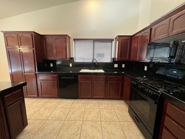 Building Photo - 4 BEDROOM IN BARKLEY RANCH!