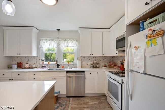 Building Photo - 21 Munson St