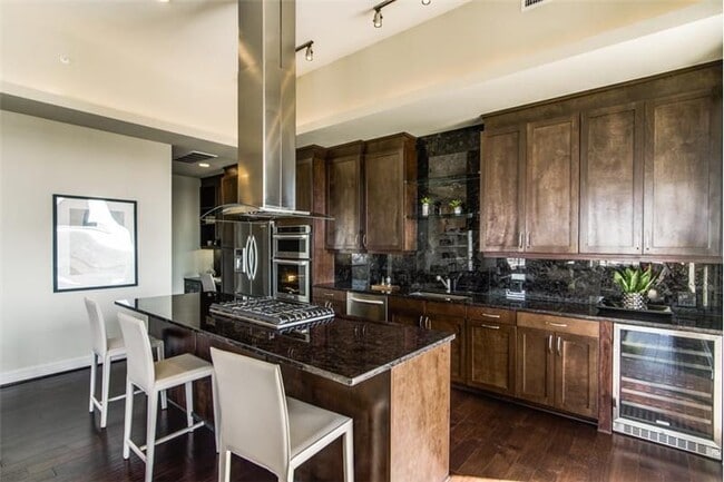 Building Photo - 216 Barton Springs Rd