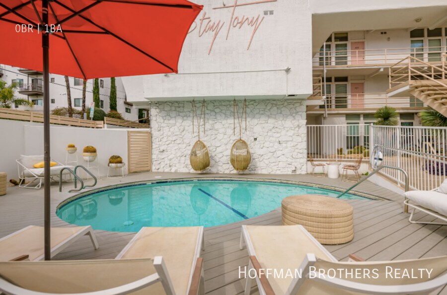 Building Photo - 6871 Franklin Ave