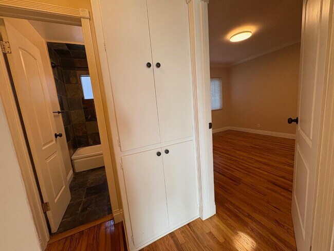 Building Photo - 11719 Mayfield Ave