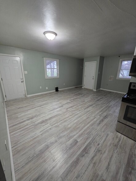 Building Photo - 209 W Green St