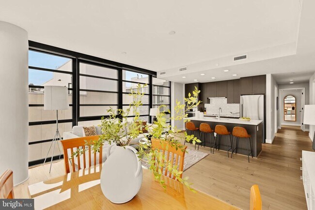 Building Photo - 1300 4th St SE