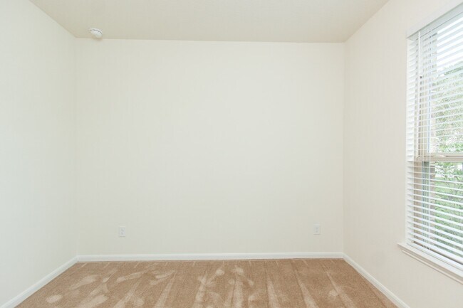 Building Photo - 2011 Parnevik Pl