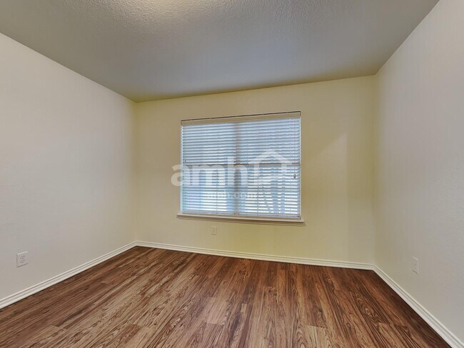 Building Photo - 3806 Evinrude Dr