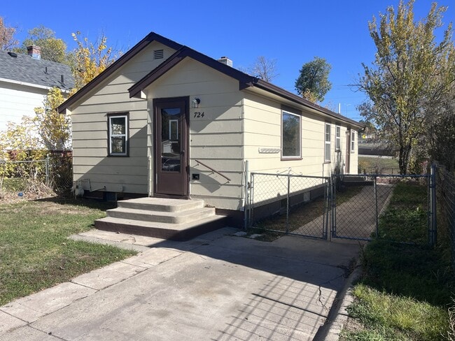 Primary Photo - 724 Silver St