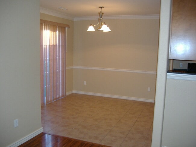 Building Photo - ***898 Oakwood***