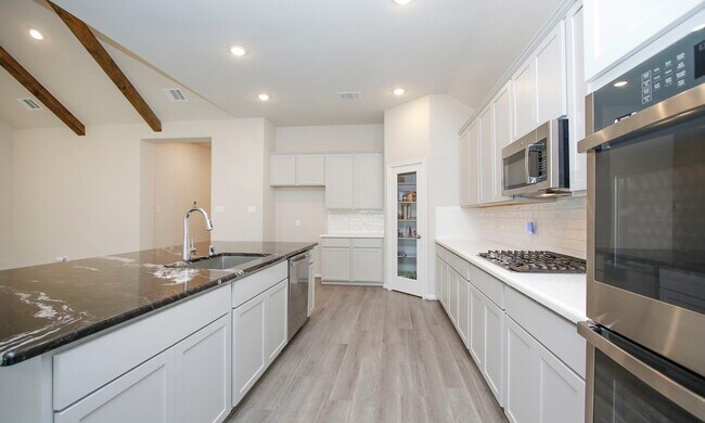 Building Photo - 31611 Lyle Mnr Dr