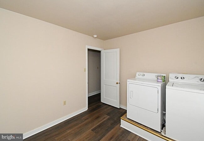 Building Photo - 254 Morris St