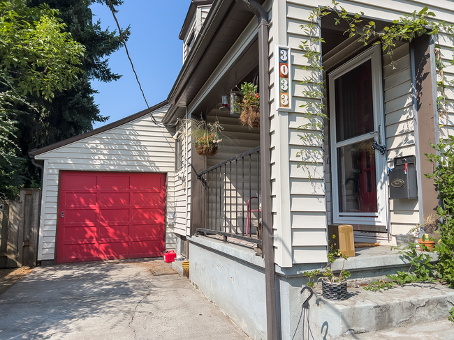 Building Photo - Irvington Neighborhood ~ Charming 2 Bedroo...