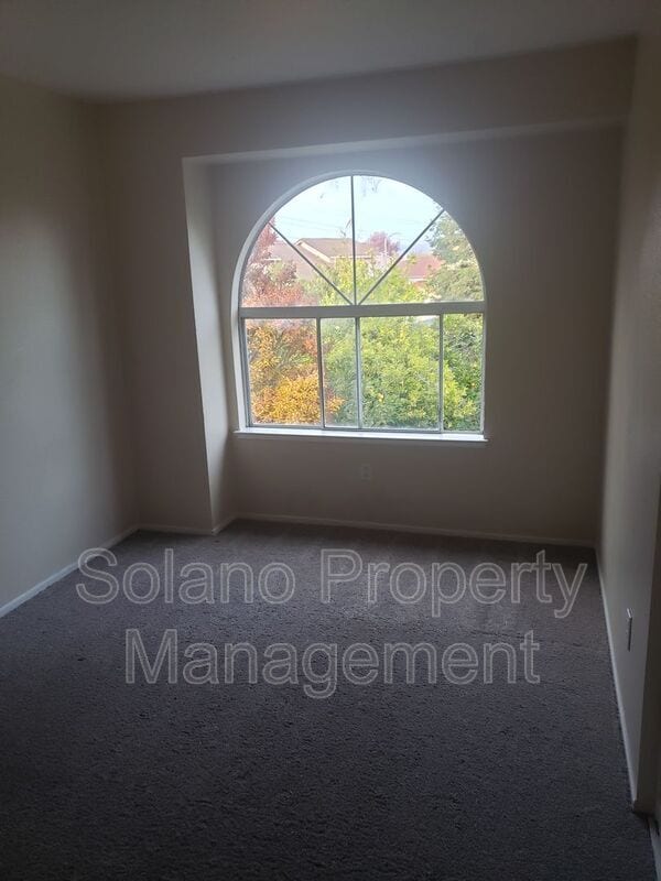 Building Photo - 654 Catalina Cir