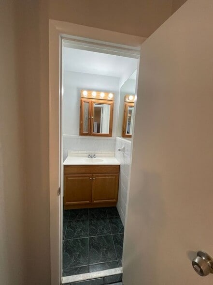 Building Photo - 3451 NE 13th Ave