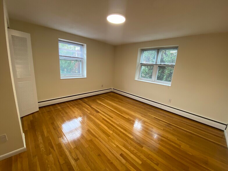 Building Photo - 121 Babcock St