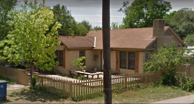 Primary Photo - 2400 Forest Ave