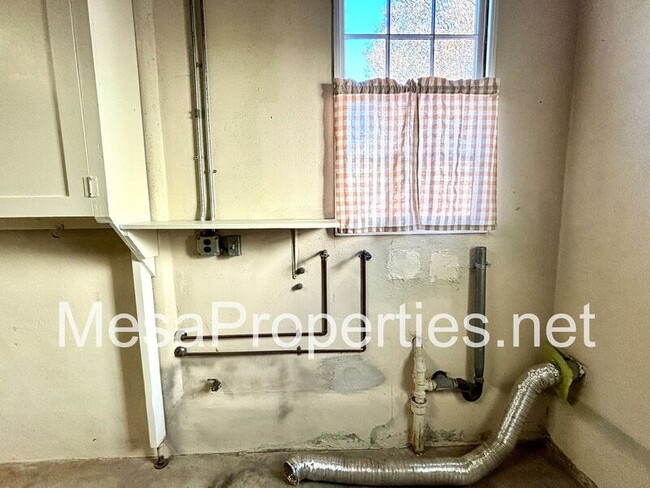 Building Photo - 661 E J St