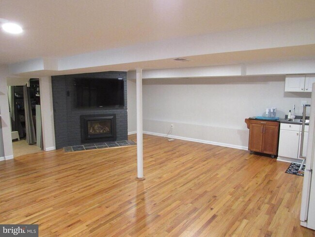 Building Photo - 2910 N Westmoreland St