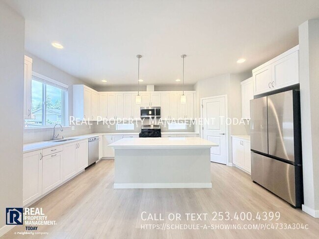 Building Photo - 16156 8th Ave E